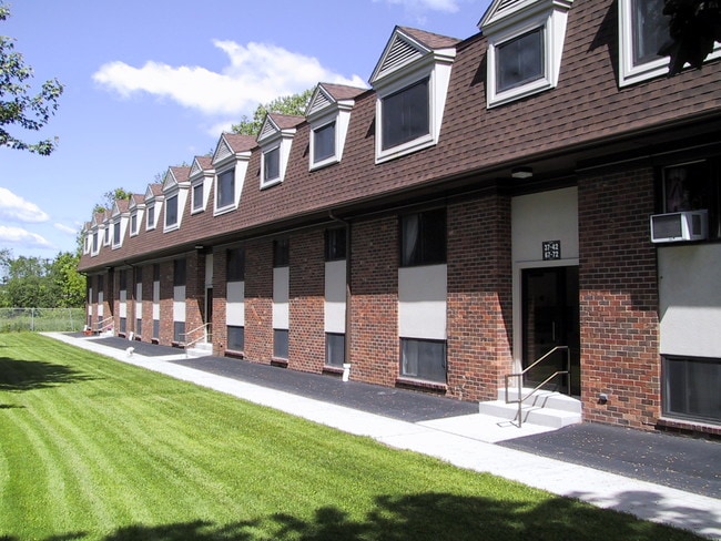 Primary Photo - Willow Gardens