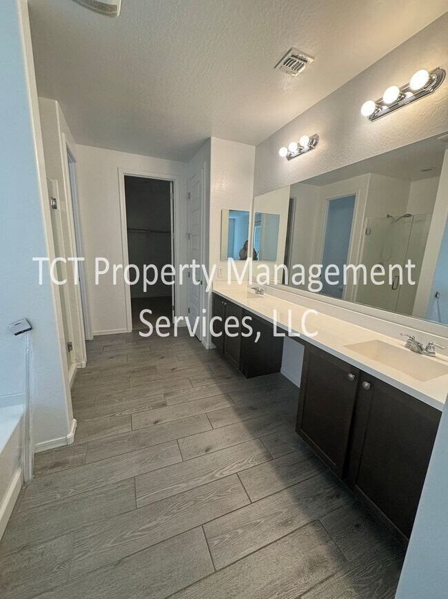 Building Photo - Beautiful Home in Spur Cross with Custom Touches