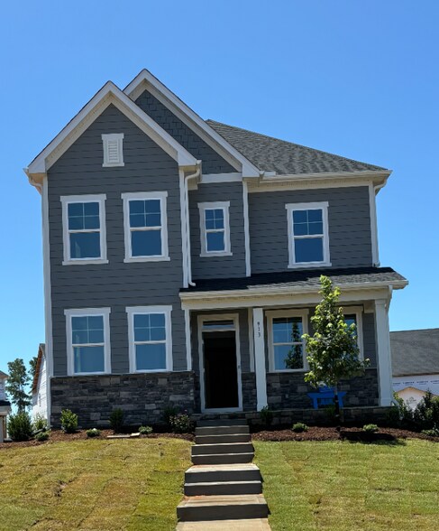 Primary Photo - 913 Crossbill Dr