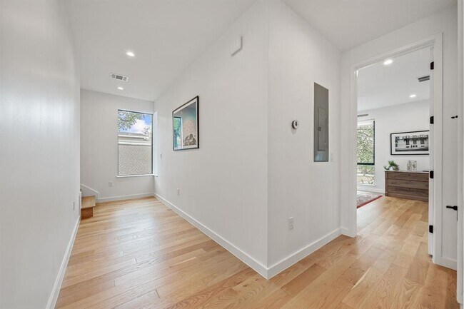 Building Photo - 2509 Durwood St