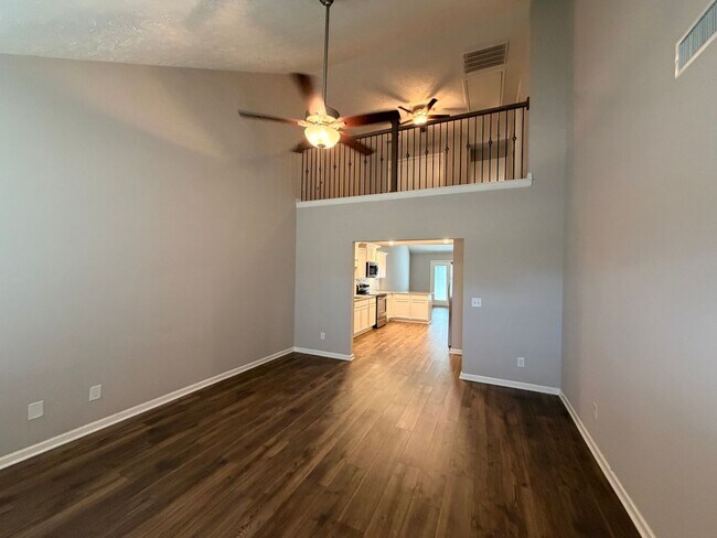 Building Photo - Gorgeous 2 BR 2.5 Bath End Unit Townhome - Available Now in Murfreesboro!