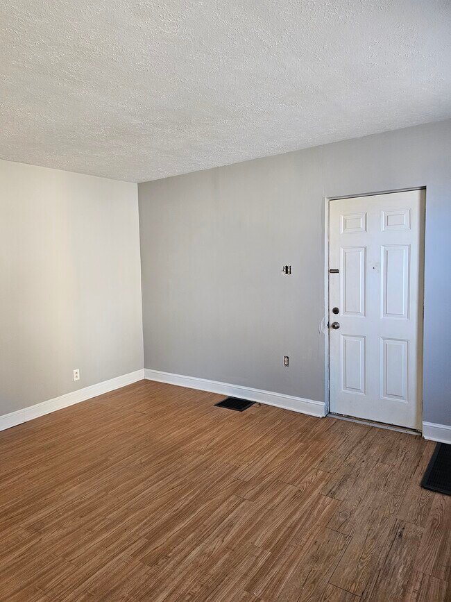 Building Photo - 552 E Buchtel Ave
