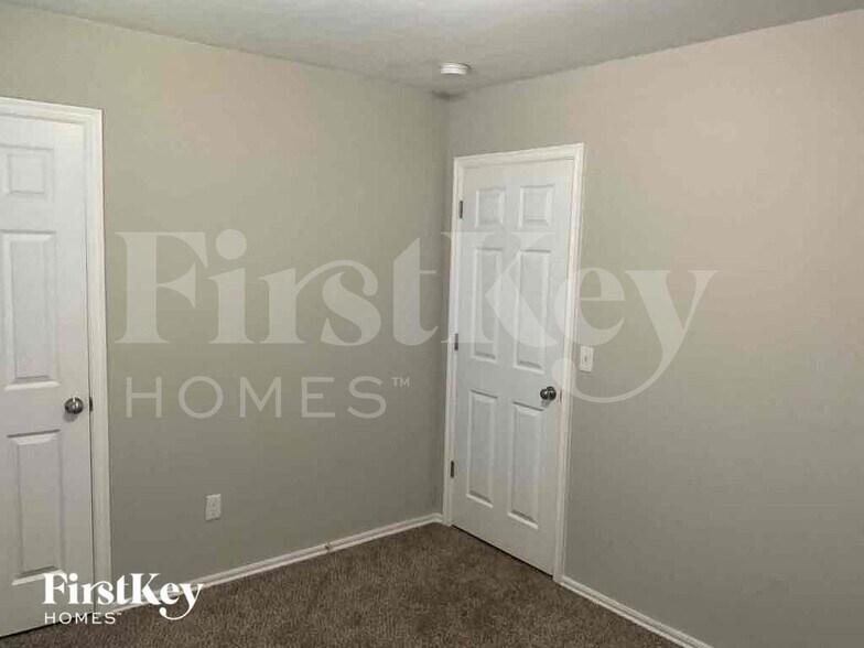 Building Photo - 1885 Bradford Pl