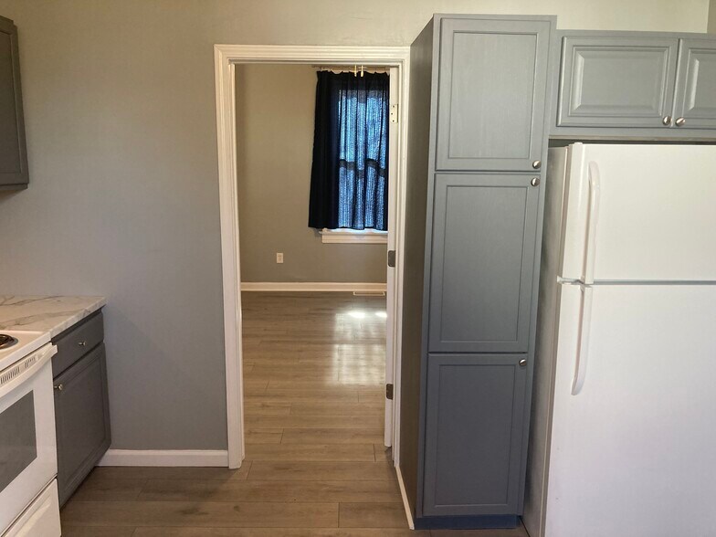 Building Photo - 8 N Indiana Ave