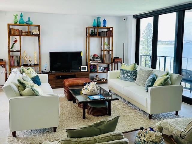 Building Photo - 5420 N Ocean Dr