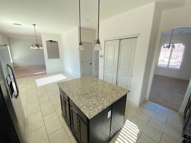Building Photo - East El Paso 4 bed Refirg A/C