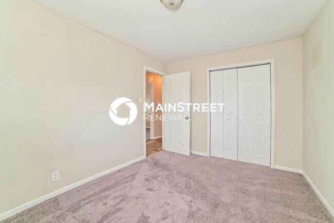 Building Photo - 3 Bedroom Pet-Friendly Home in Knoxville, TN with Main Street Renewal