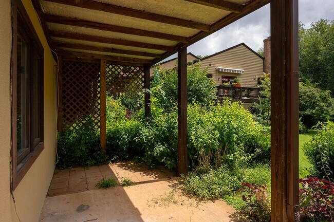 Building Photo - 1285 Branchlands Dr