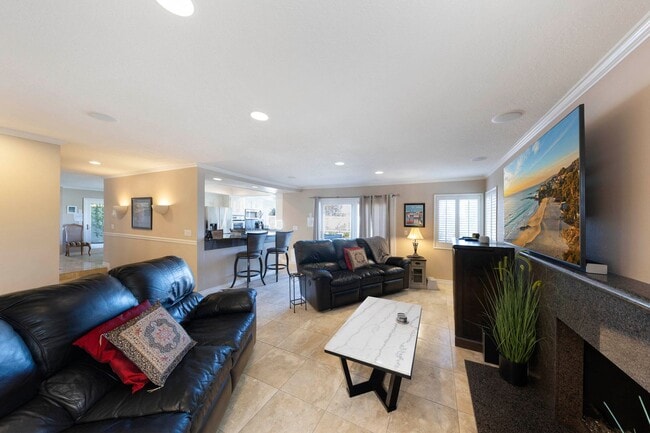 Building Photo - 30932 Colonial Pl