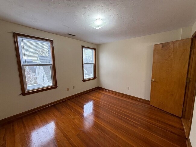 Building Photo - 132 Coburn Ave