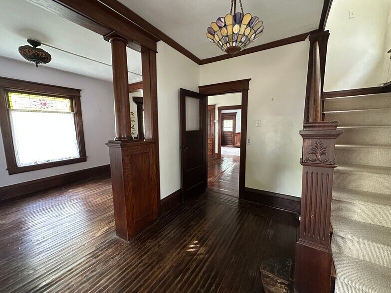 Building Photo - 83 Shethar St