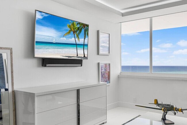 Building Photo - 545 S Fort Lauderdale Beach Blvd