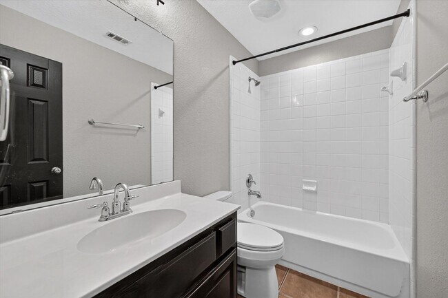 Building Photo - 2416 Greenbrook Dr