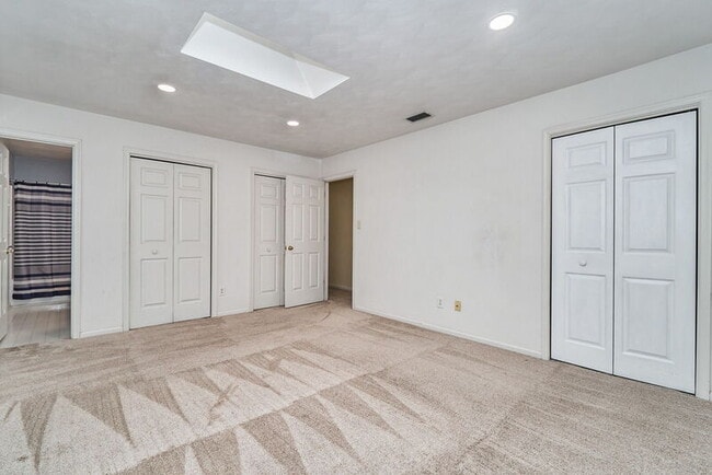 Building Photo - 625 Creekwood Dr