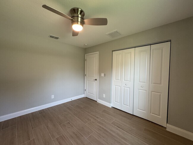 Building Photo - 4310 Zenith Rd