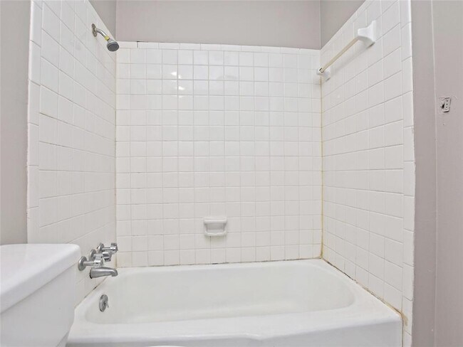 Building Photo - 8711 Bridgeport Dr