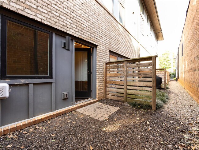 Building Photo - 237 Domain Way
