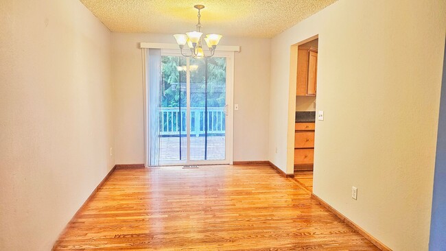 Building Photo - Charming 4 Bed 2 Bath Home in Wedgewood