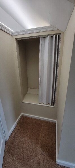 Building Photo - 513 Blue Eagle Ave