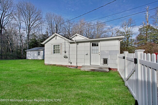 Building Photo - 300 Hurley Ave