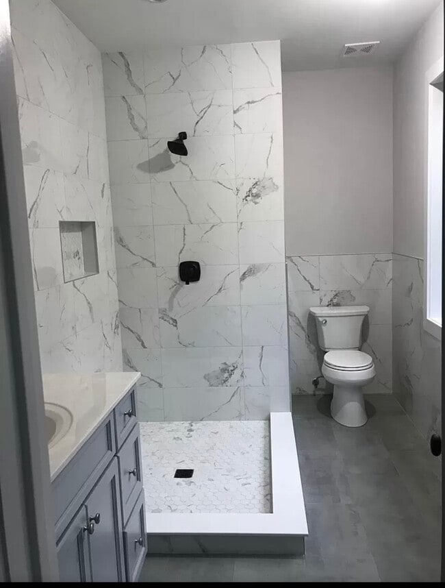 Building Photo - 35 Androvette Ave