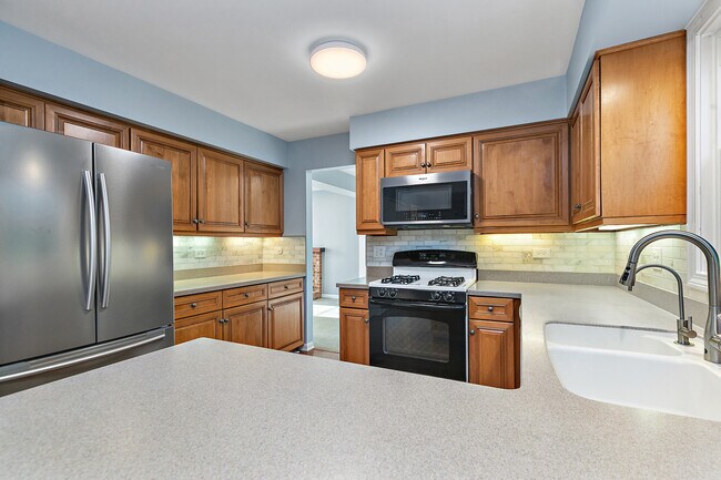 Building Photo - 1648 Eddy Ln