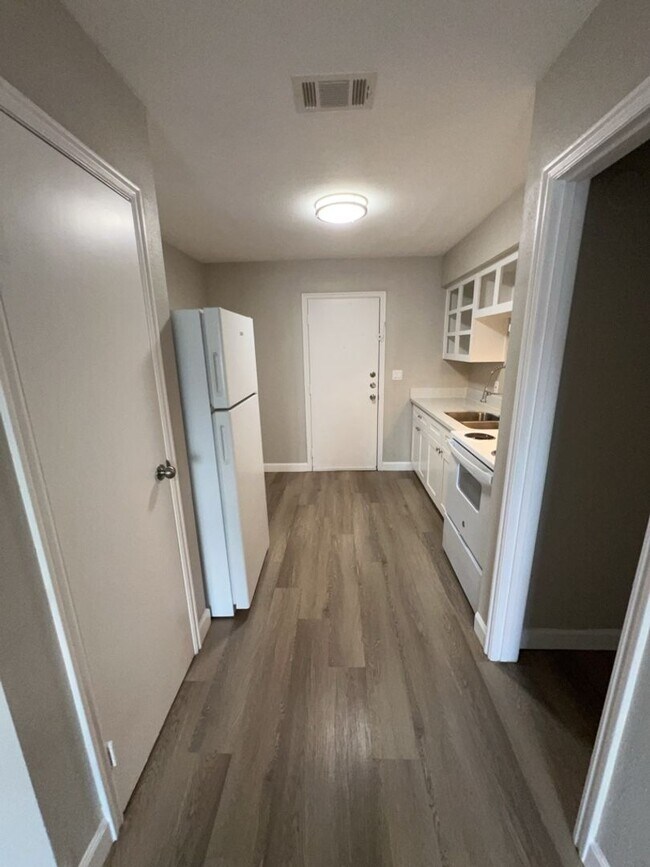 Building Photo - 4402 Tampico St