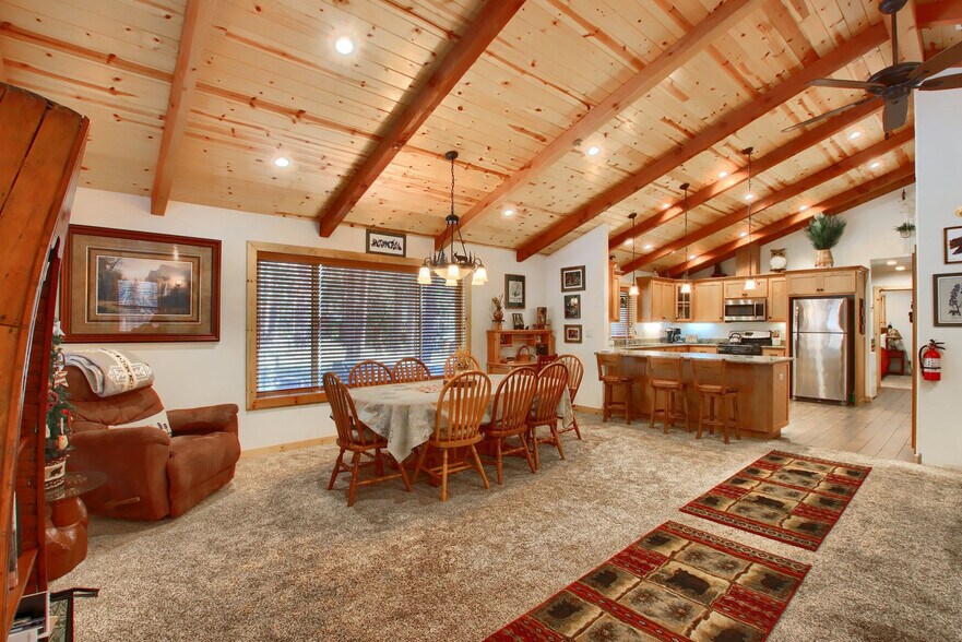 Building Photo - 8026 Larkspur Ln