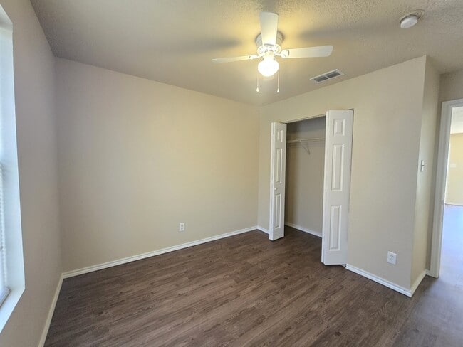 Building Photo - 10226 Country Hills Blvd