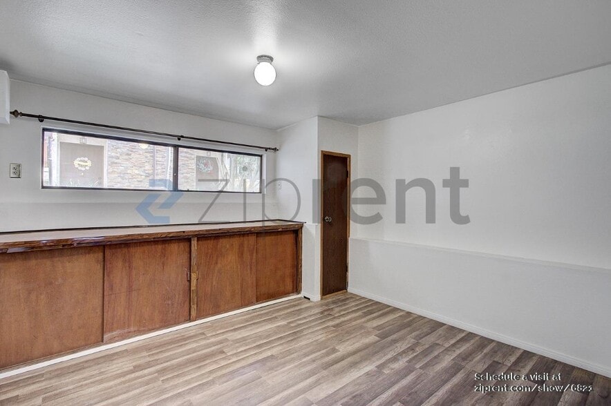 Building Photo - Unit 10