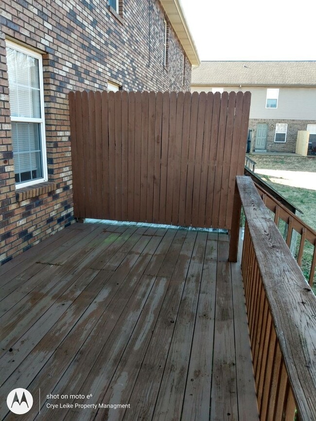 Building Photo - Cute Townhouse with great location!