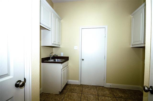 Building Photo - 821 Meadowlark Dr