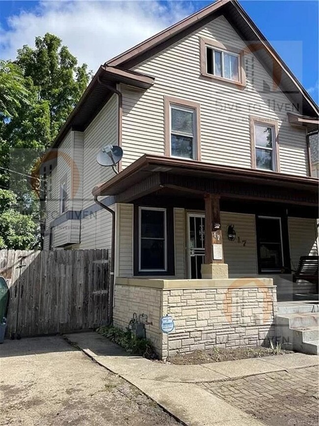 Building Photo - 17 Lucerne Ave