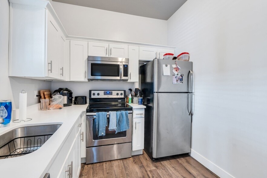Building Photo - 854 S 700 E