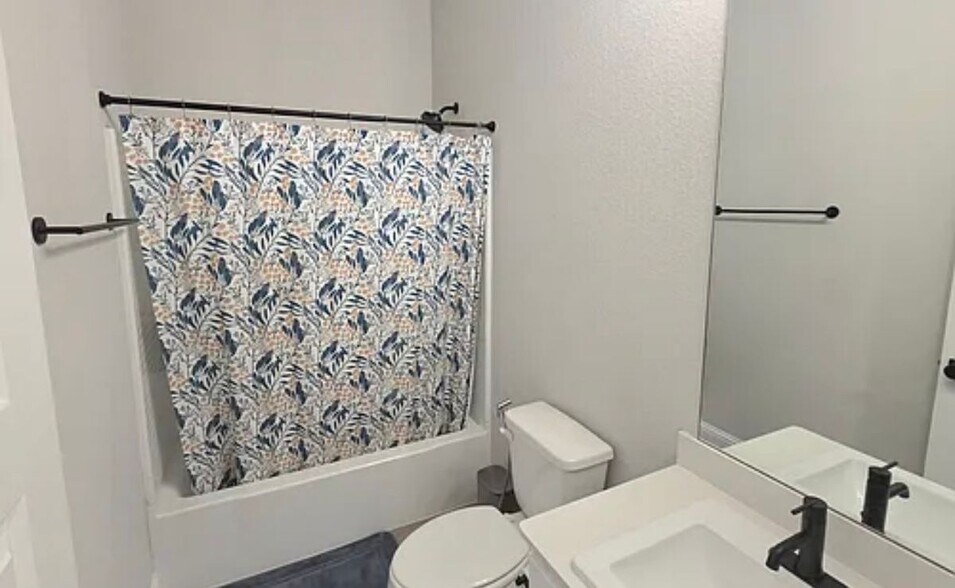 Building Photo - 2719 Lazy Pne Ln