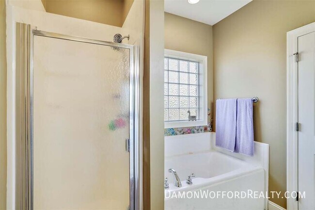 Building Photo - 615 Shea Cove