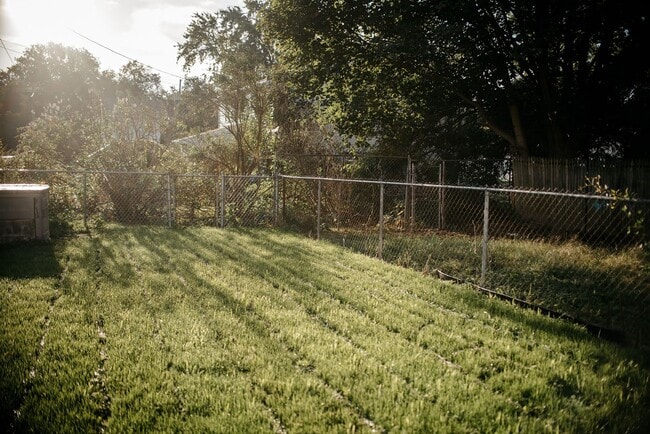 Building Photo - 352 S Catherine St