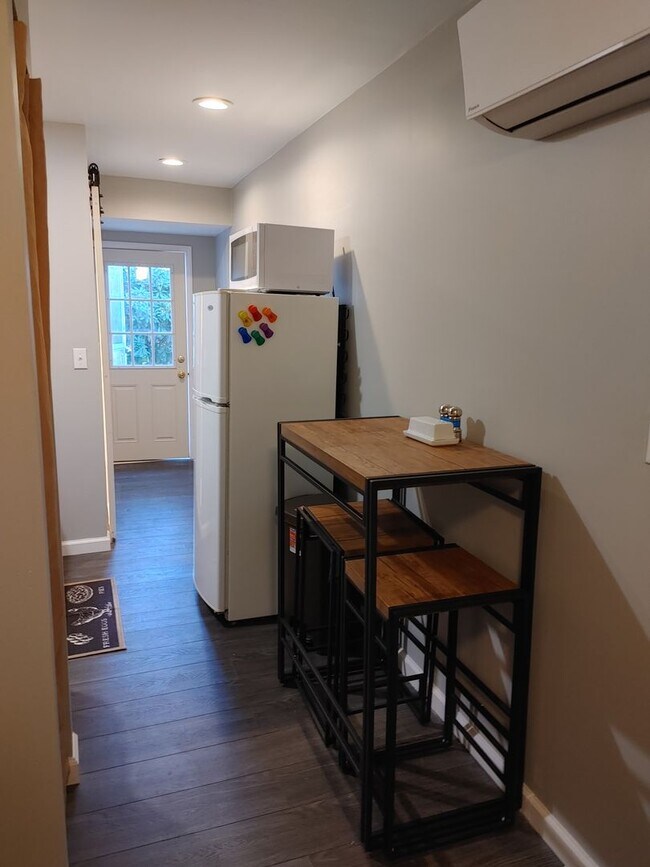 Building Photo - 2317 Broad St