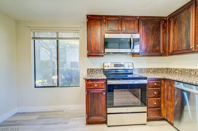 Building Photo - 2574 Pera Cir