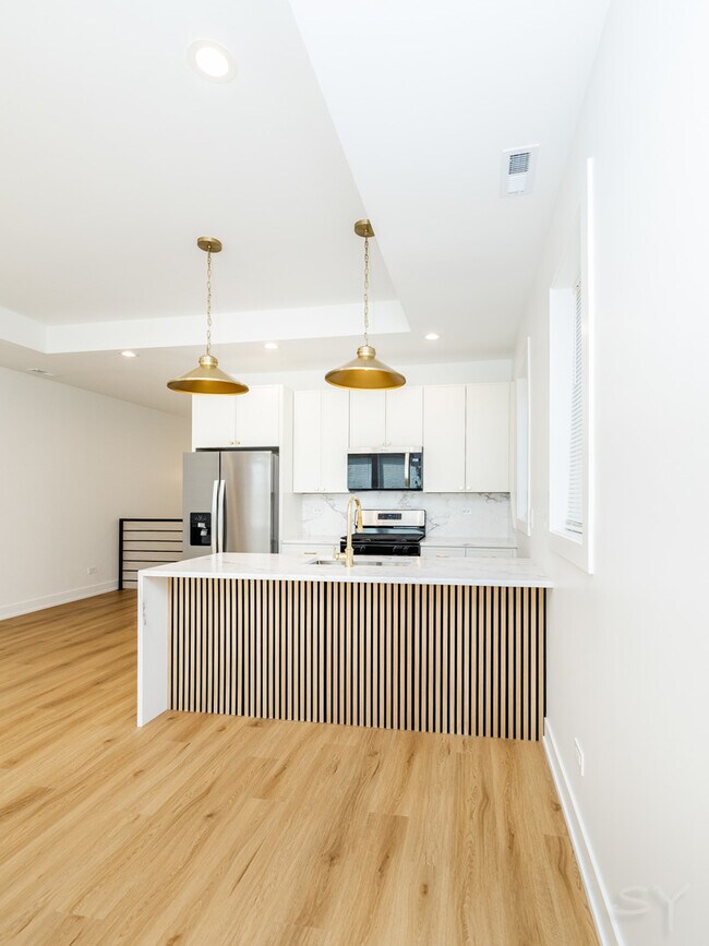 Building Photo - 6048 S Eberhart Ave
