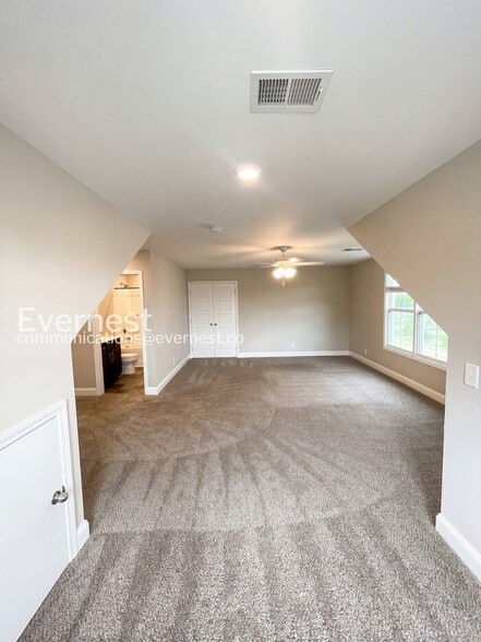 Building Photo - 4042 Ft Sumter Dr