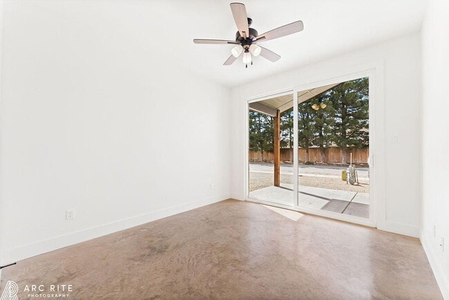 Building Photo - 2303 Toledo Ave