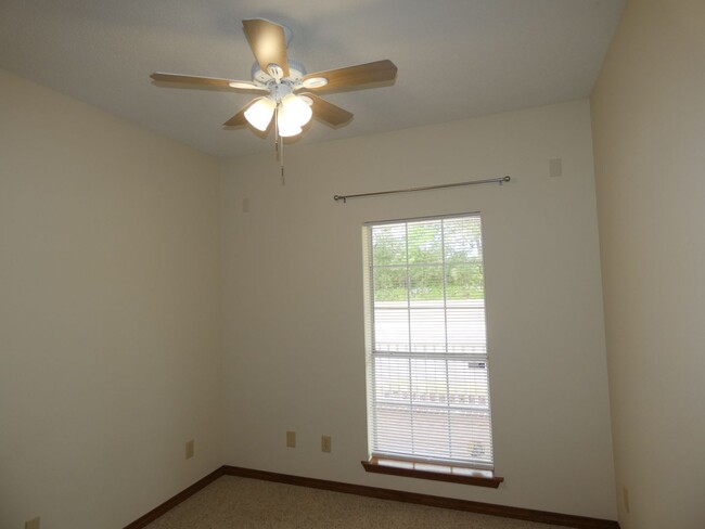 Building Photo - Custom Home On 1.78 Acre Lot