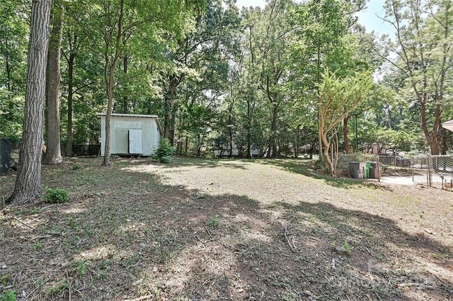 Building Photo - 5121 Farm Pond Ln