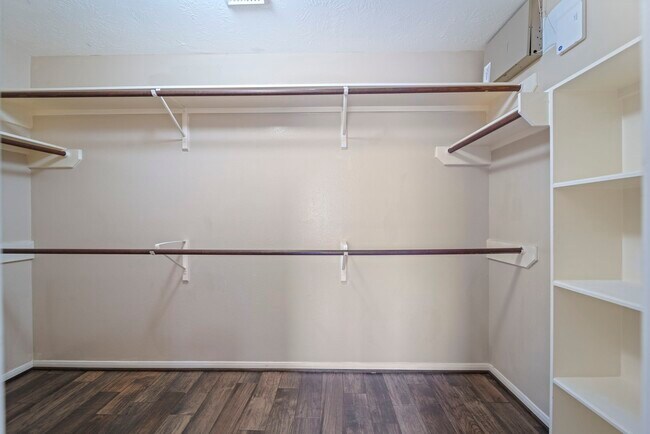 Building Photo - 7530 Alderly Dr