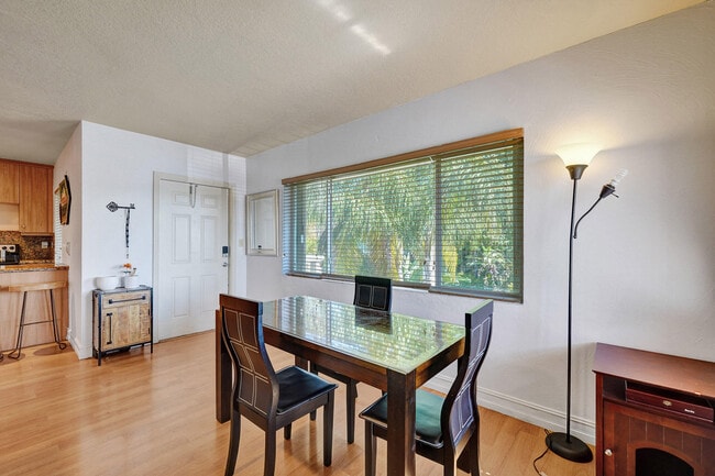 Building Photo - 1423 Holly Heights Dr
