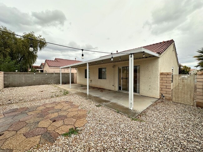 Building Photo - SINGLE STORY 3 BEDROOM HOME IN HENDERSON