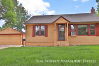 Building Photo - Wonderful 3 Bed 1.5 Bath House with bonus ...