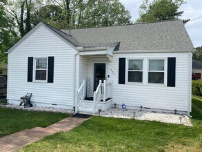 Building Photo - 333 Birdneck Rd N