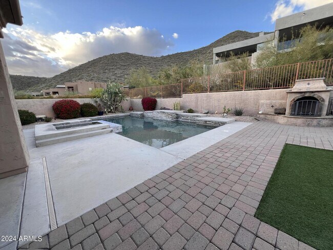 Building Photo - 11467 E Sweetwater Ave